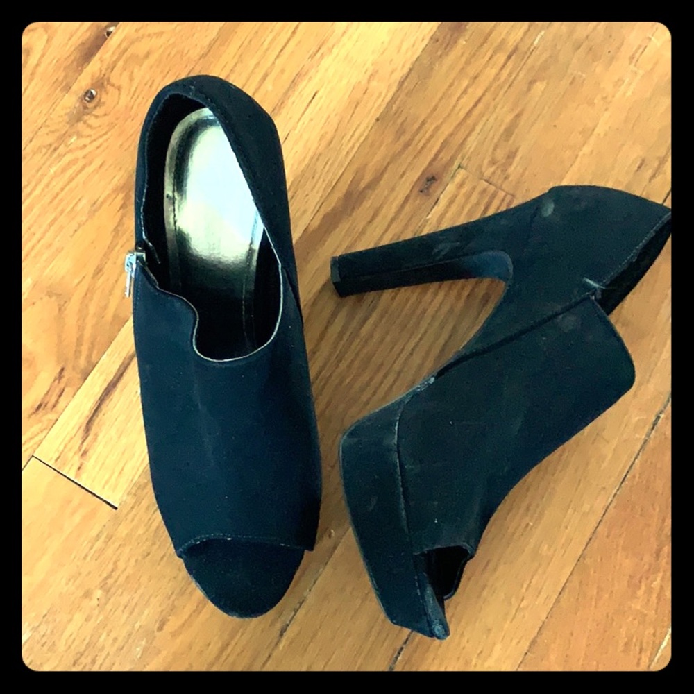 Sexy peep toe heels!